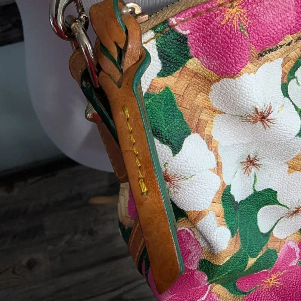 Dooney & Bourke exterior excellent